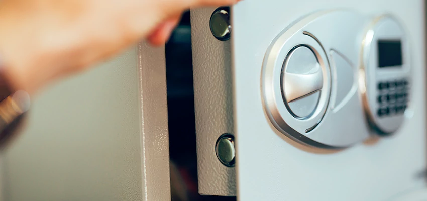 Fingerprint Safe Openers in Solana Beach, CA